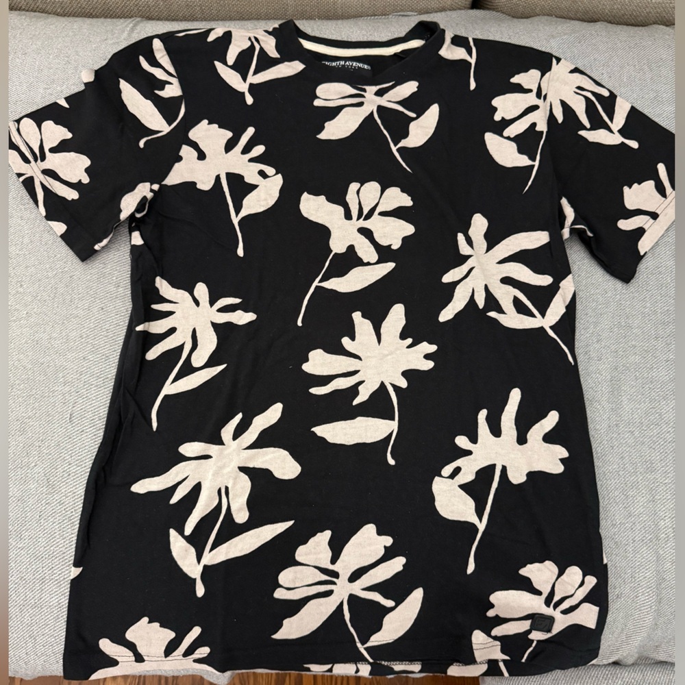 Eighth Avenue Black Leaf-Print Top - size M